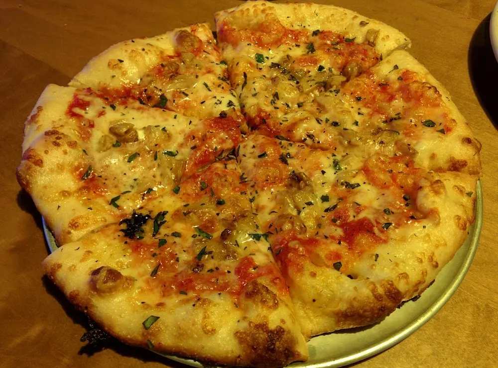 Cheese Pizza with Roasted Garlic